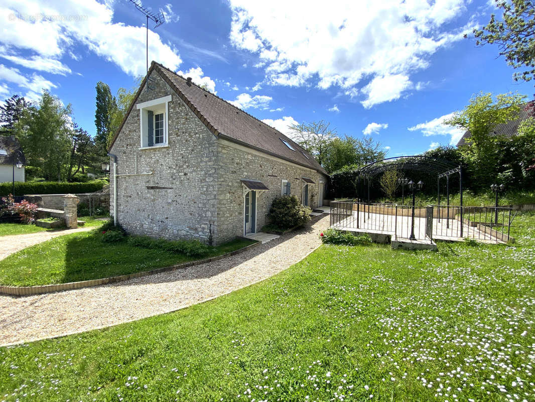 Maison à JOUY-MAUVOISIN