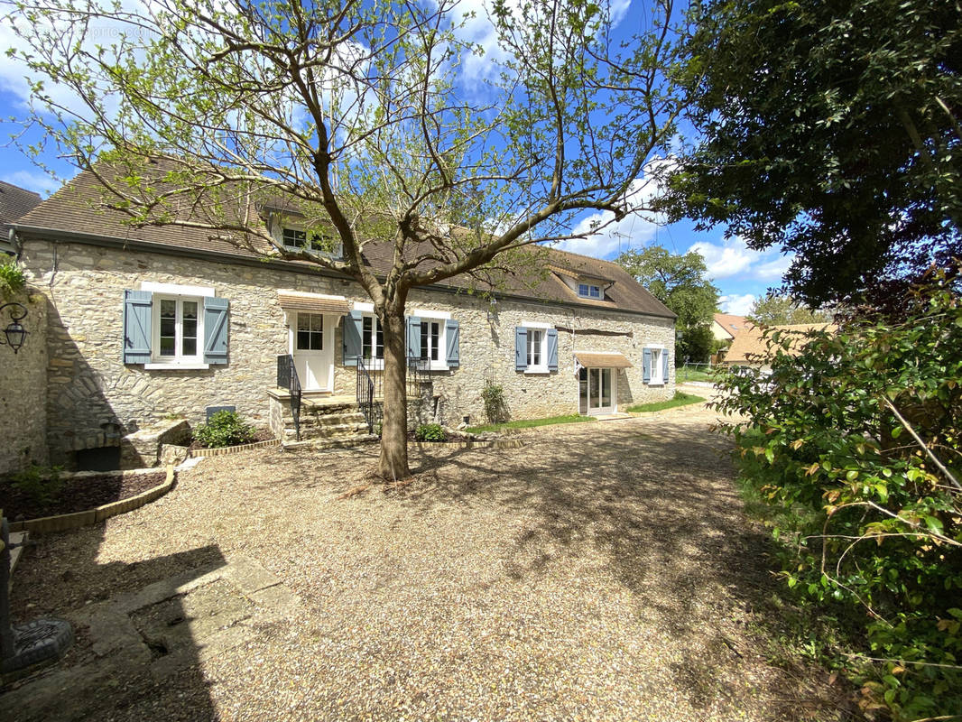 Maison à JOUY-MAUVOISIN