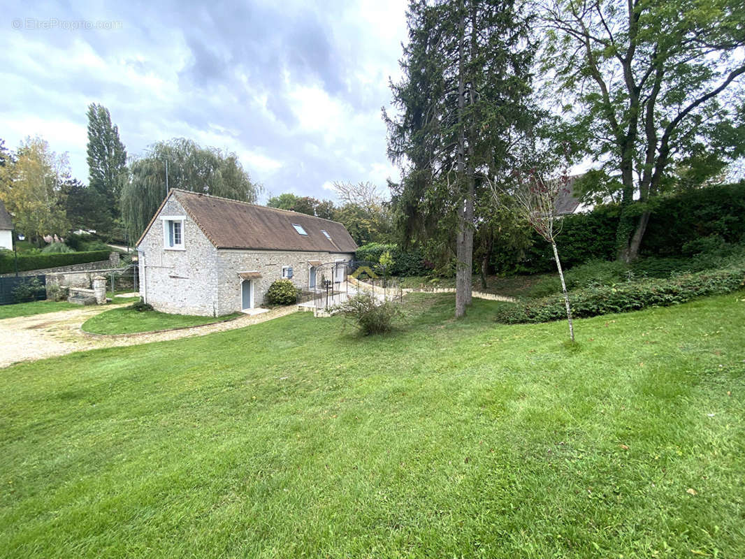 Maison à JOUY-MAUVOISIN