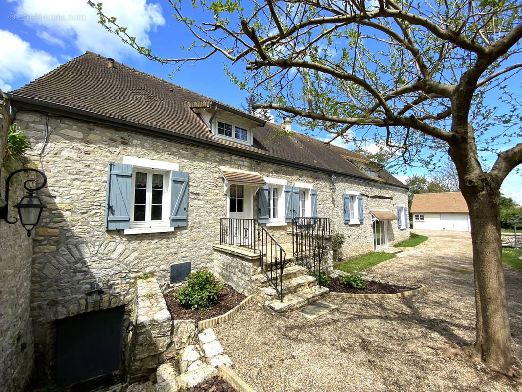 Maison à JOUY-MAUVOISIN