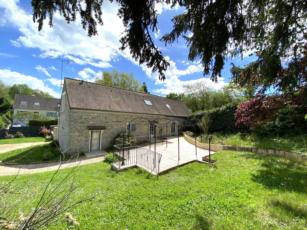 Maison à JOUY-MAUVOISIN