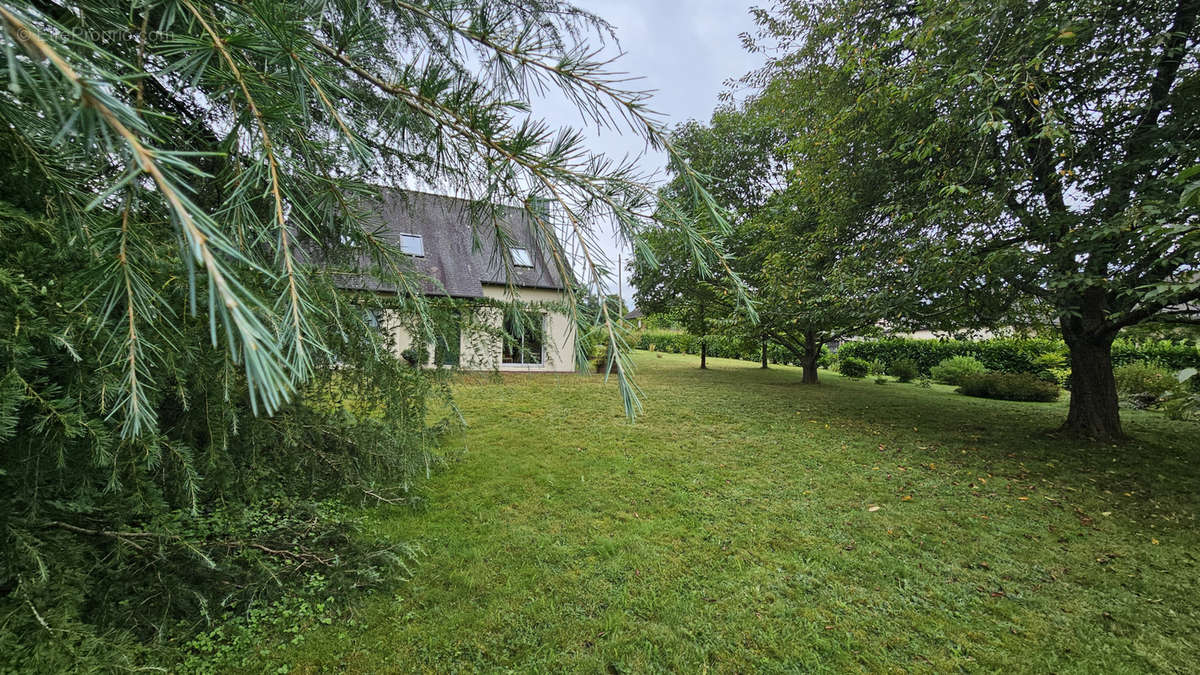 Maison à BOURG-DES-COMPTES