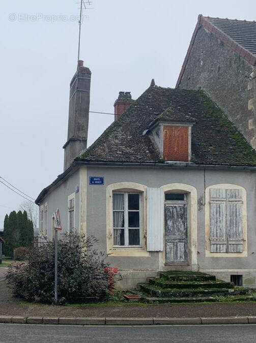 Maison à CHATEAUNEUF-VAL-DE-BARGIS