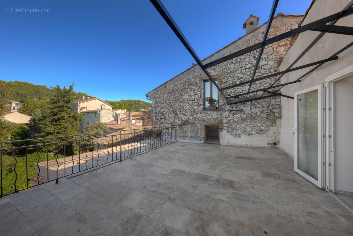 Appartement à LA COLLE-SUR-LOUP