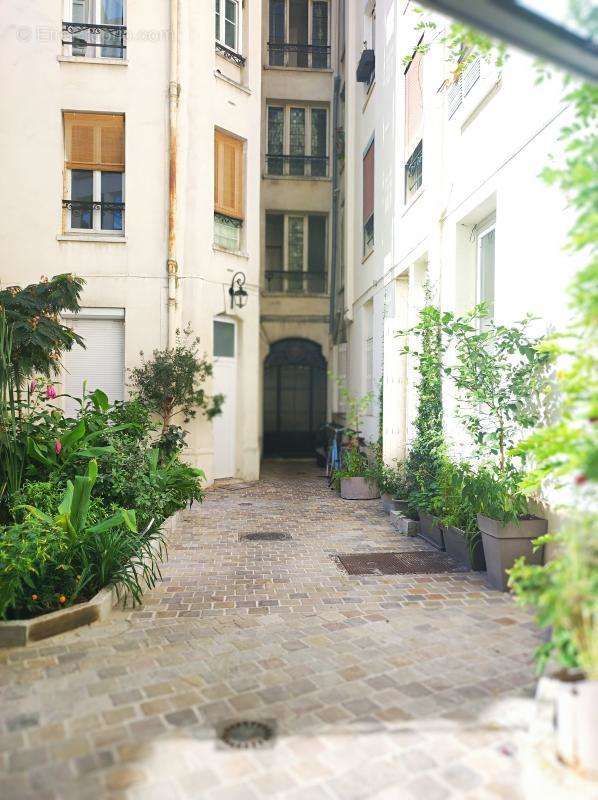 Appartement à LEVALLOIS-PERRET