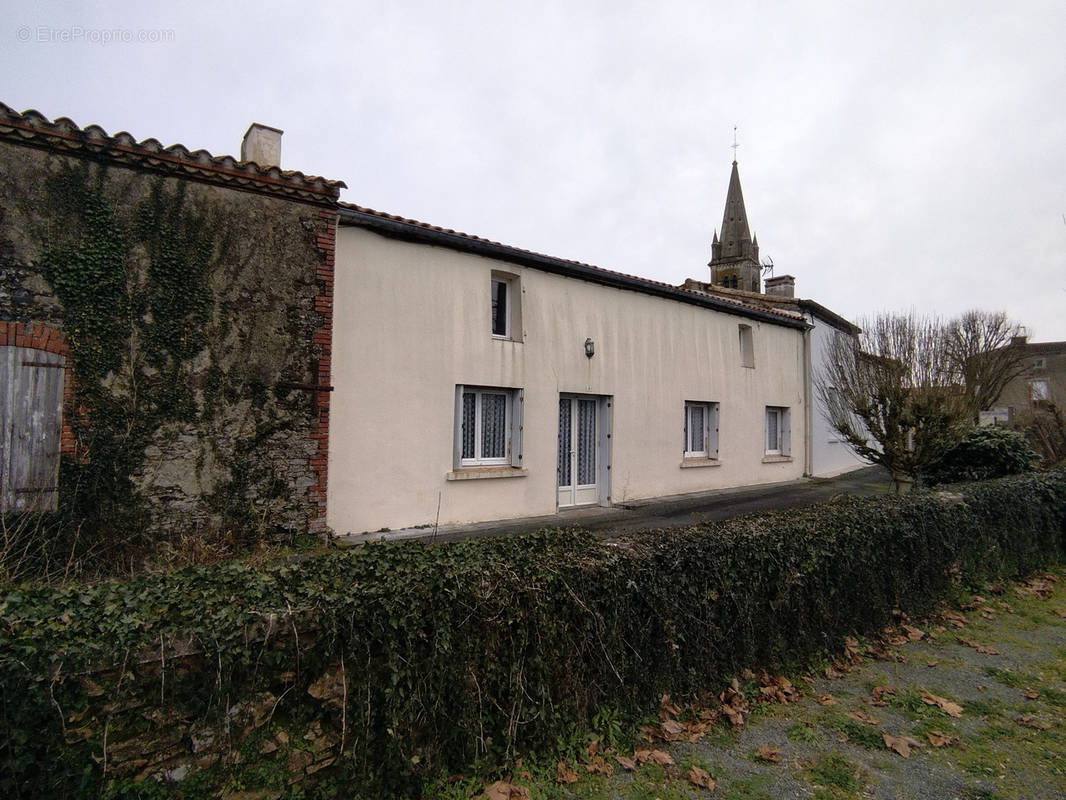 Maison à SAINTE-FLORENCE