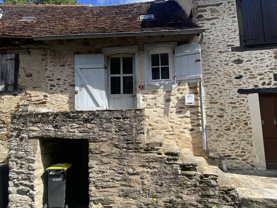 Maison à SEGUR-LE-CHATEAU