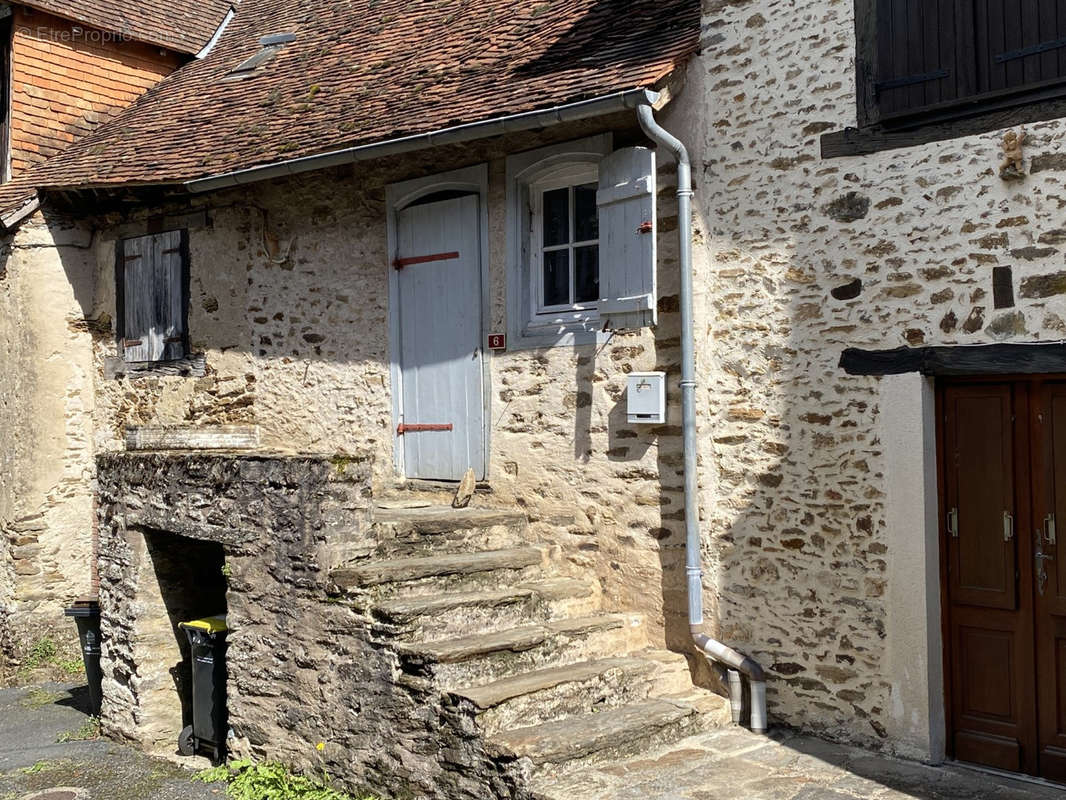 Maison à SEGUR-LE-CHATEAU