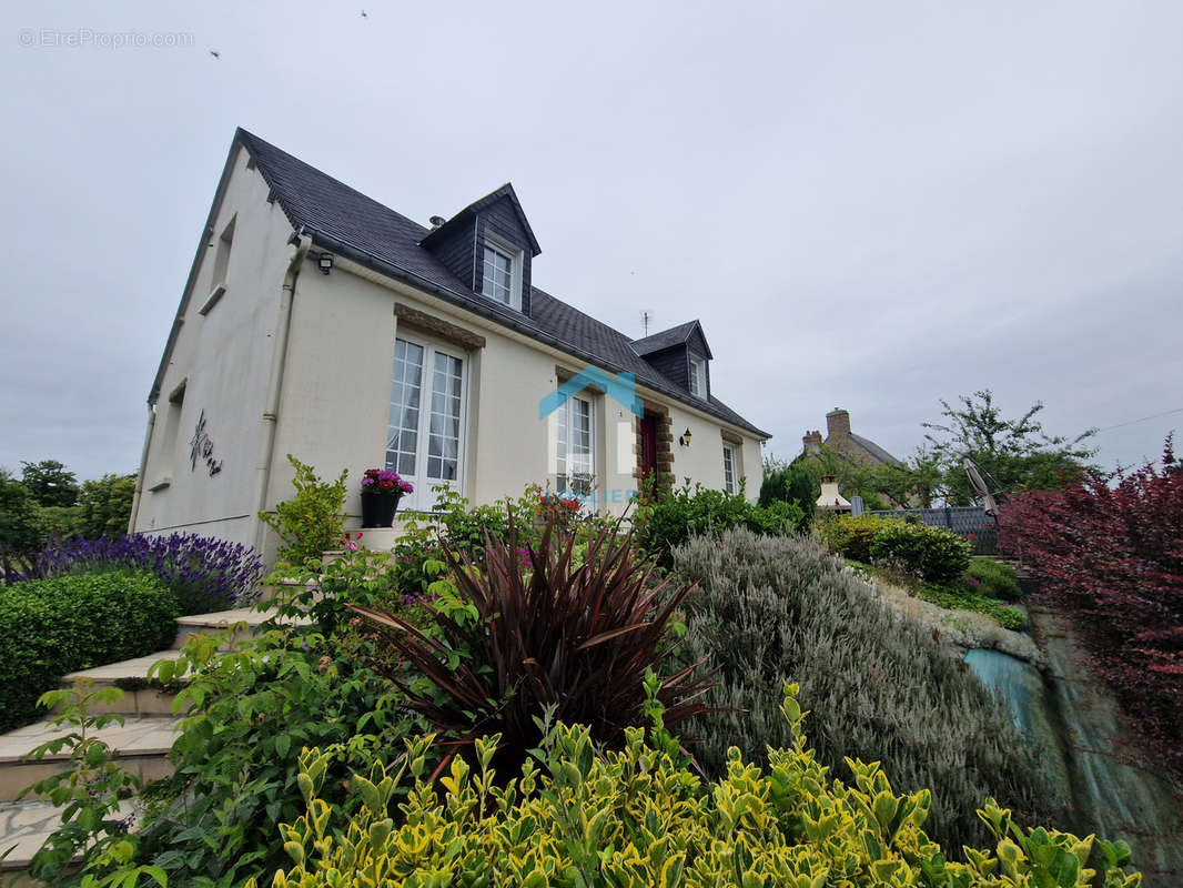 Maison à LA LUCERNE-D&#039;OUTREMER