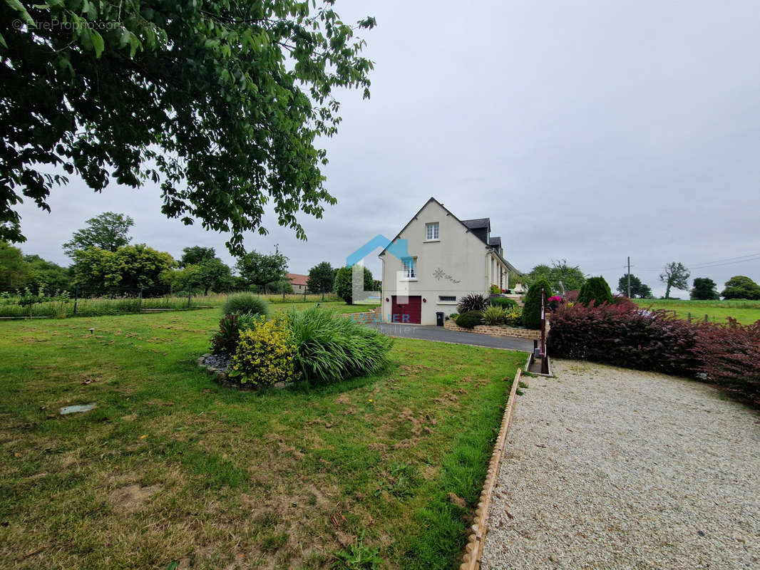 Maison à LA LUCERNE-D&#039;OUTREMER