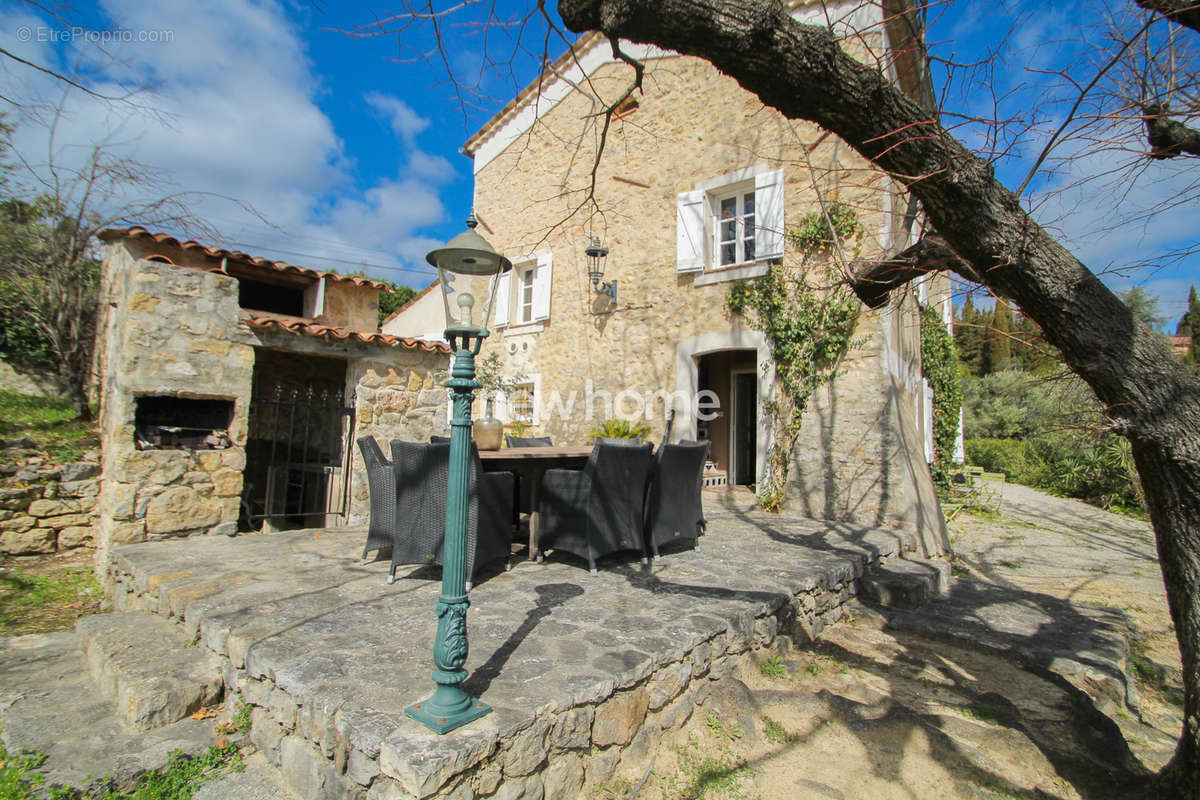 Maison à TOURRETTES