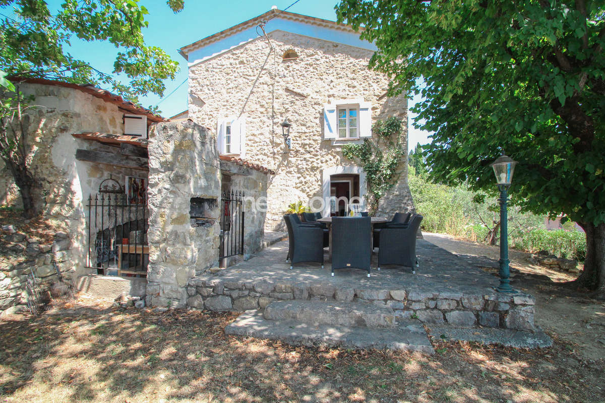 Maison à TOURRETTES