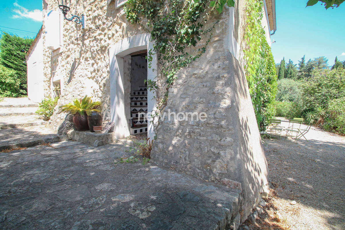 Maison à TOURRETTES