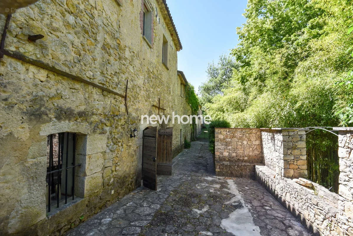 Maison à ENTRECASTEAUX