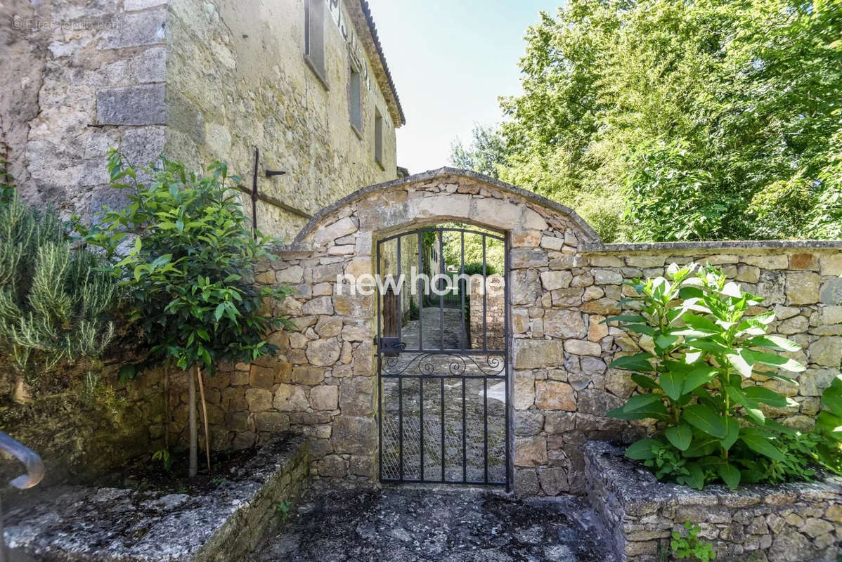 Maison à ENTRECASTEAUX