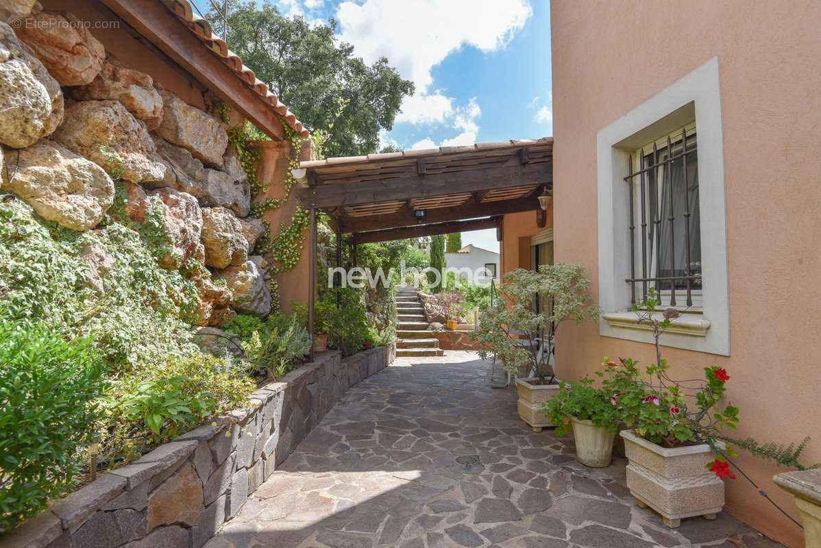 Maison à LES ADRETS-DE-L&#039;ESTEREL