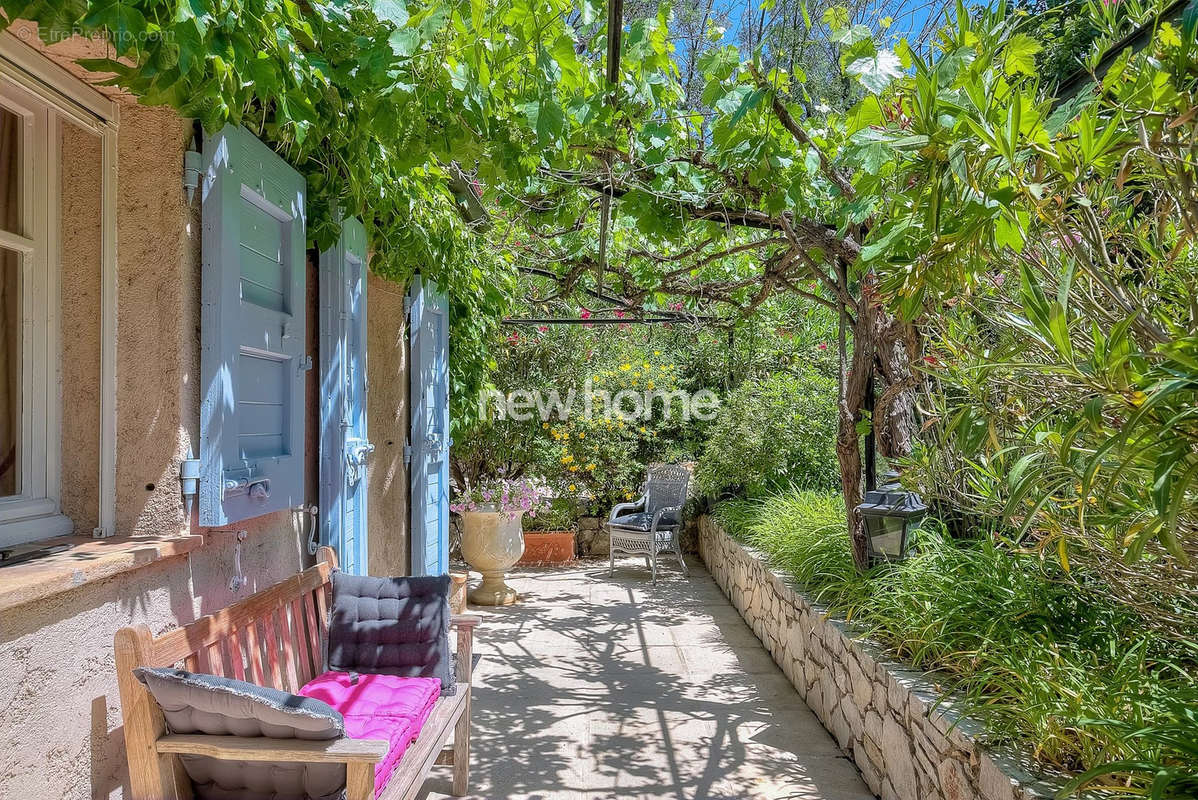 Maison à CHATEAUNEUF-GRASSE