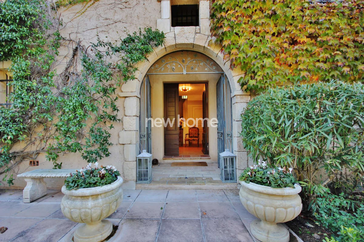 Maison à CHATEAUNEUF-GRASSE