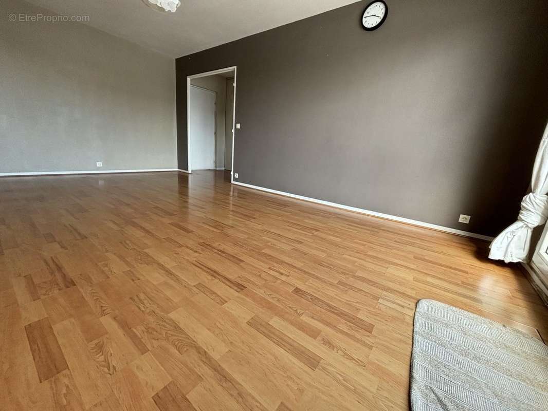 Appartement à MONTIGNY-LE-BRETONNEUX