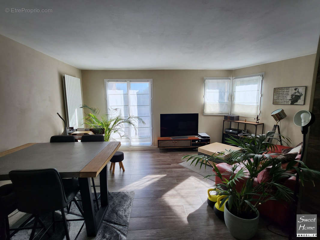 Appartement à MAGNY-LES-HAMEAUX