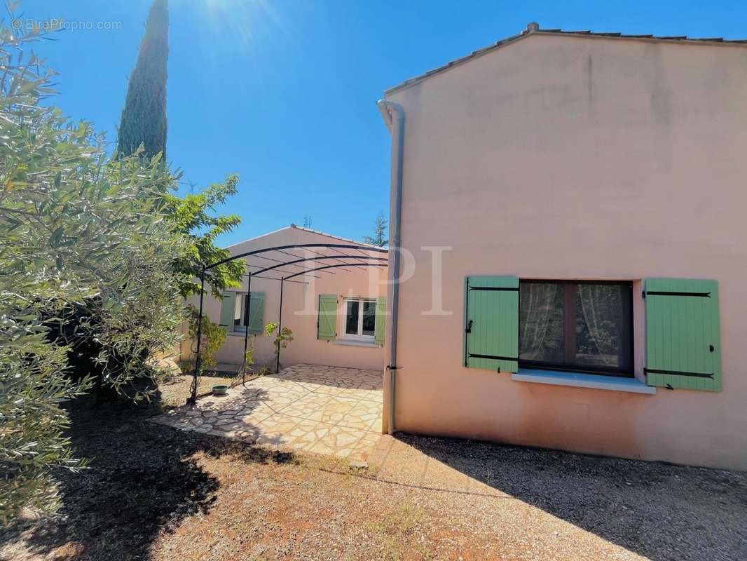 Maison à SAINT-SATURNIN-LES-APT