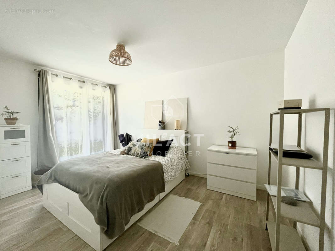 Chambre - Appartement à BORDEAUX