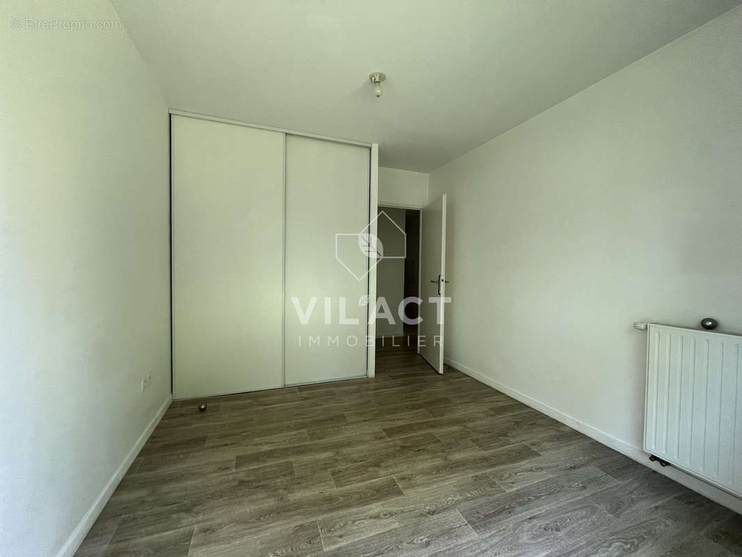 Chambre - Appartement à BORDEAUX