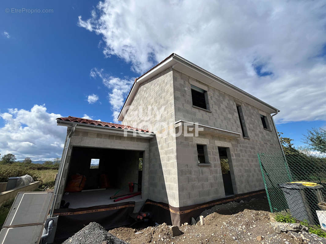 Maison à MONTAGNY