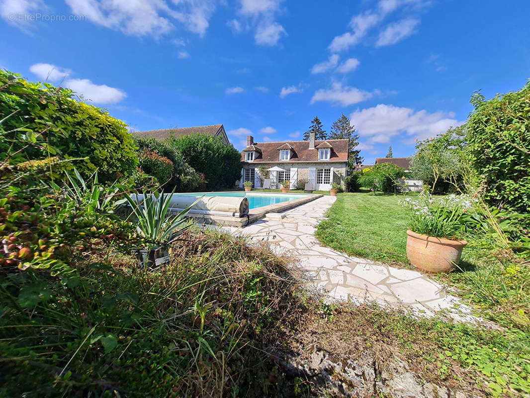 Maison à THIRON-GARDAIS