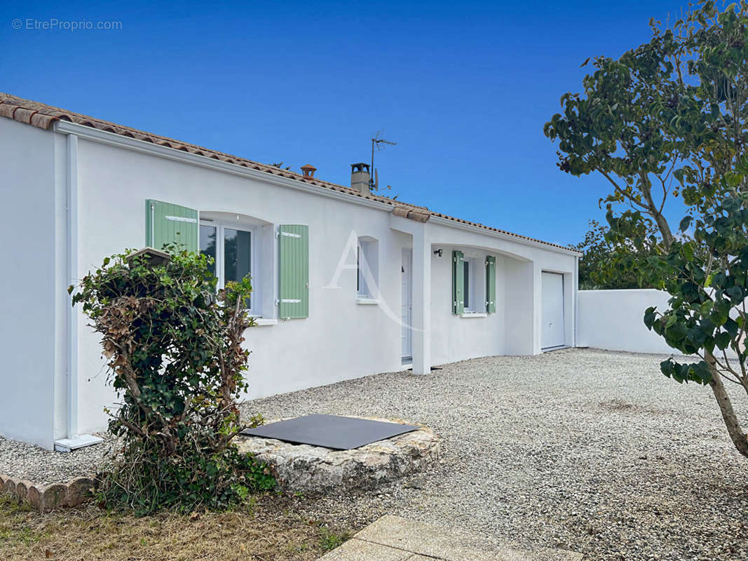 Maison à SAINTE-RADEGONDE-DES-NOYERS