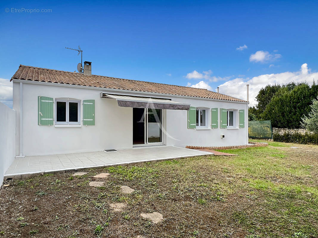 Maison à SAINTE-RADEGONDE-DES-NOYERS