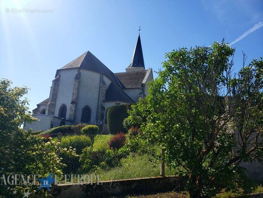 Maison à SAINT-REMY-EN-ROLLAT