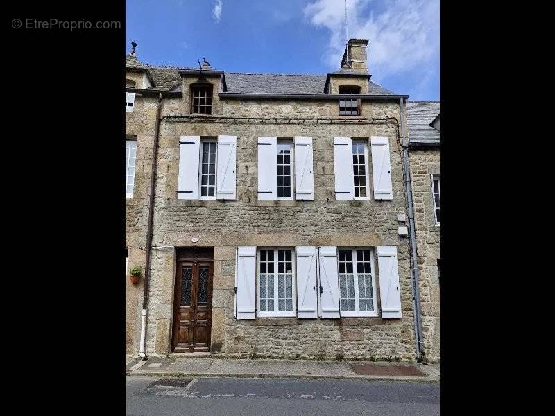 Maison à SAINT-PIERRE-EGLISE