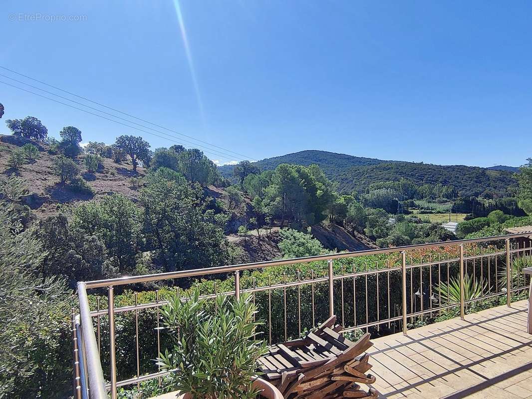 Maison à ROQUEBRUNE-SUR-ARGENS