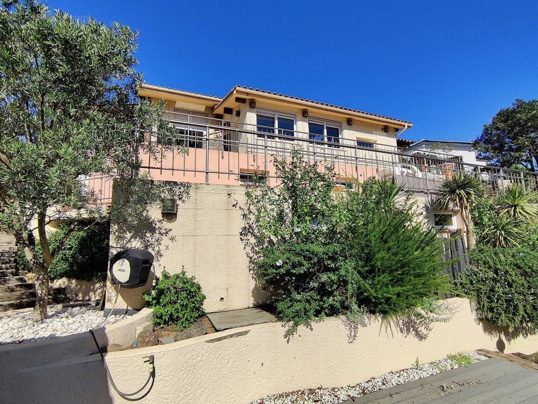 Maison à ROQUEBRUNE-SUR-ARGENS