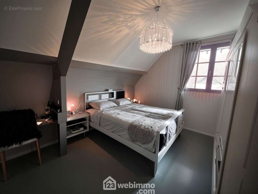 Chambre de 10 m² au sol - Maison à VASCOEUIL