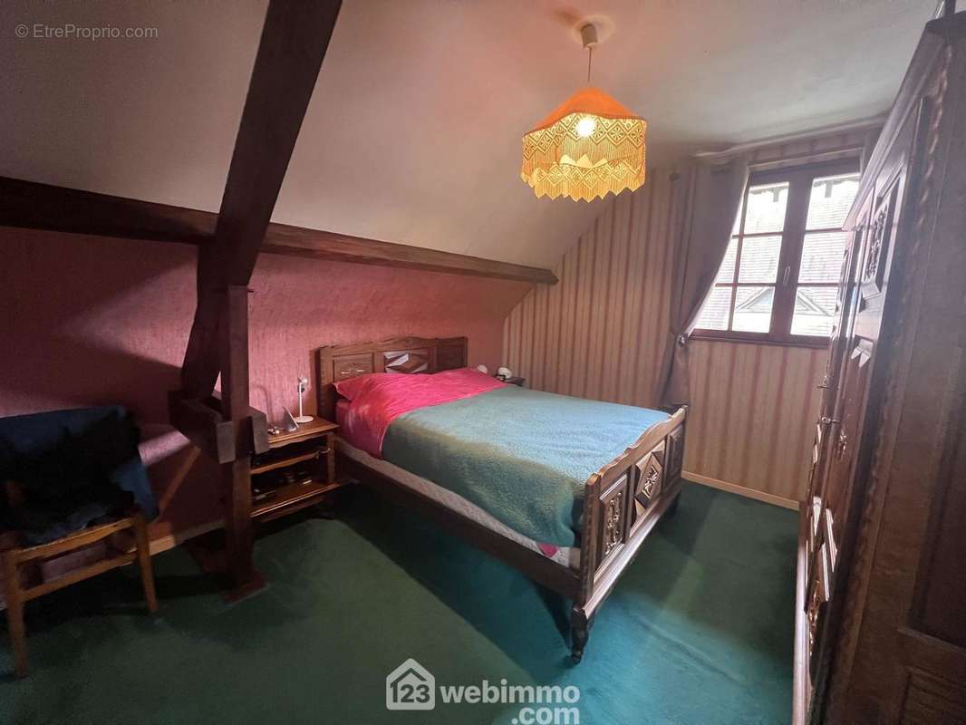 Chambre de 10 m2 au sol - Maison à VASCOEUIL