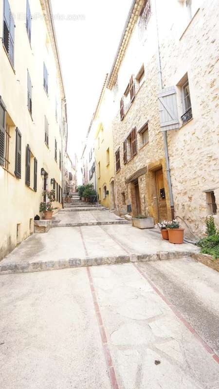 Appartement à CHATEAUNEUF-GRASSE