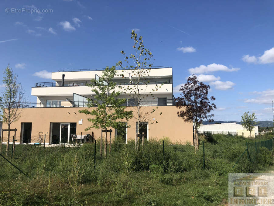 Appartement à SAINT-ETIENNE-DE-SAINT-GEOIRS