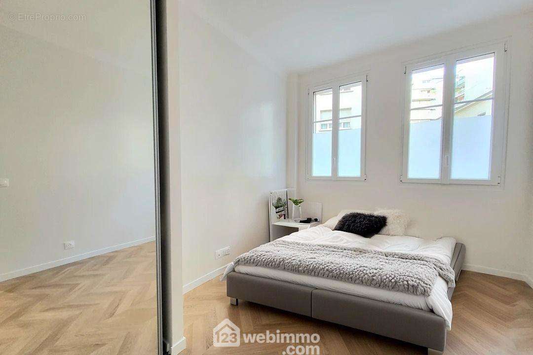 Une grande chambre de 12 m2 - Appartement à PARIS-15E