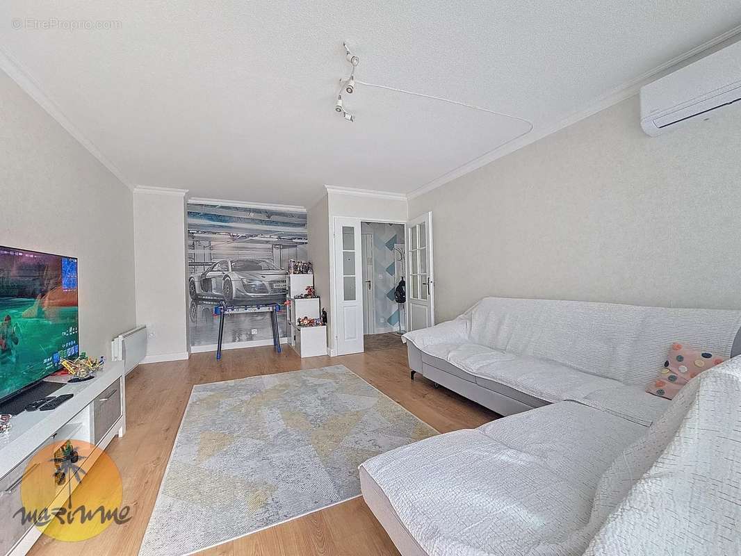 Appartement à SAINT-LAURENT-DU-VAR