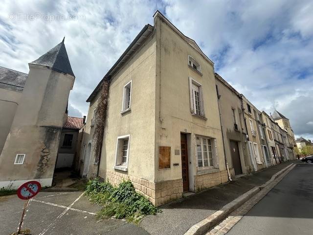   - Maison à THOUARS