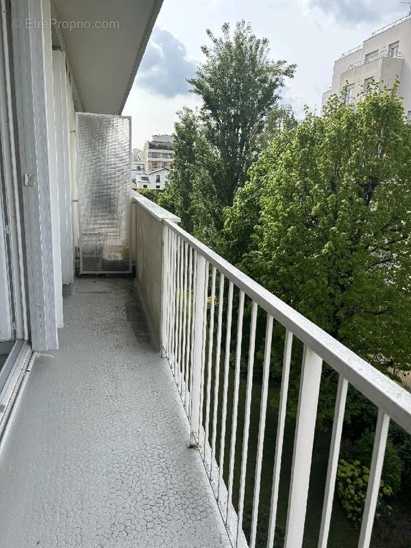 Appartement à COURBEVOIE