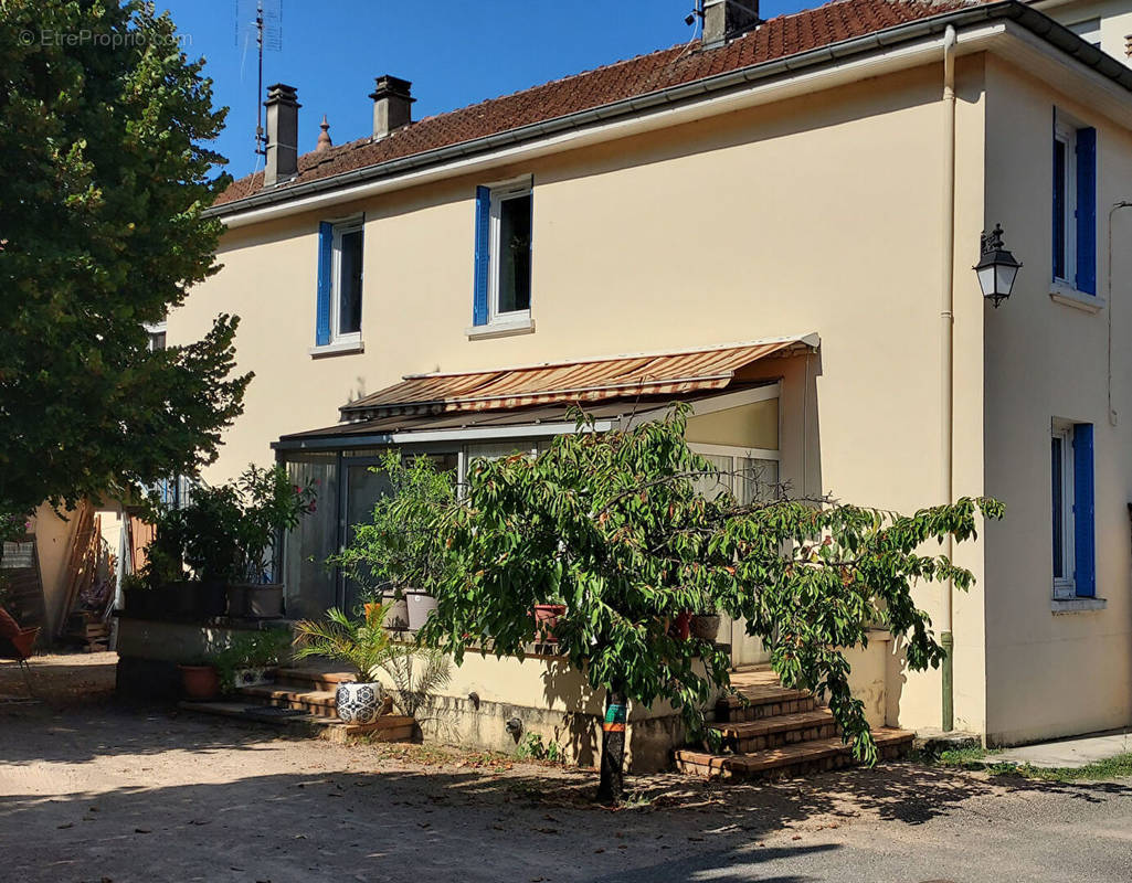 Maison à MAUBEC