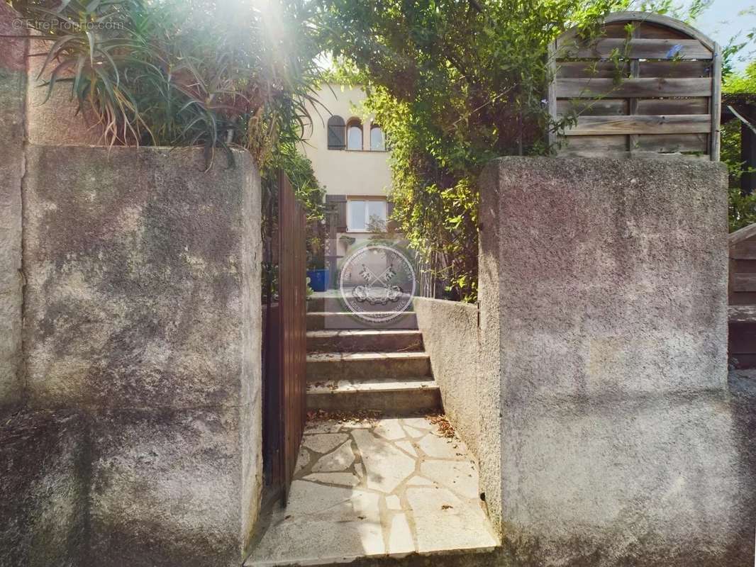 Maison à ROQUEBRUNE-SUR-ARGENS