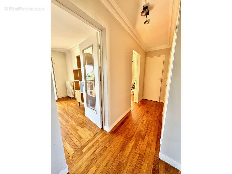 Appartement à PARIS-16E