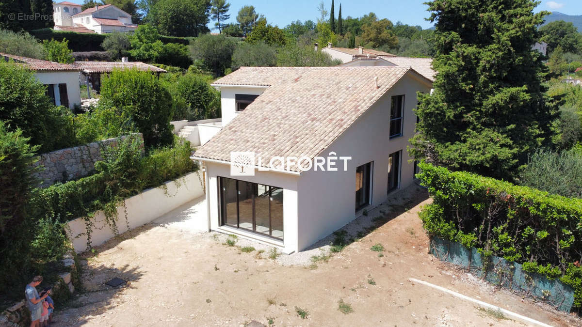 Appartement à LE ROURET