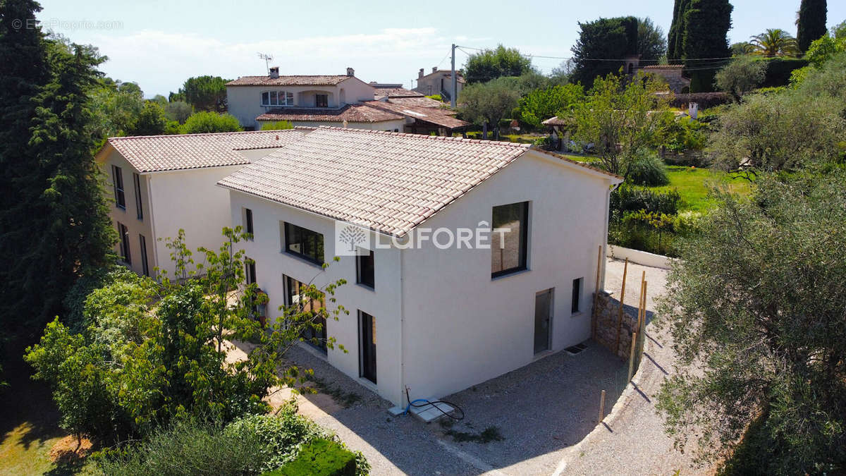 Appartement à LE ROURET