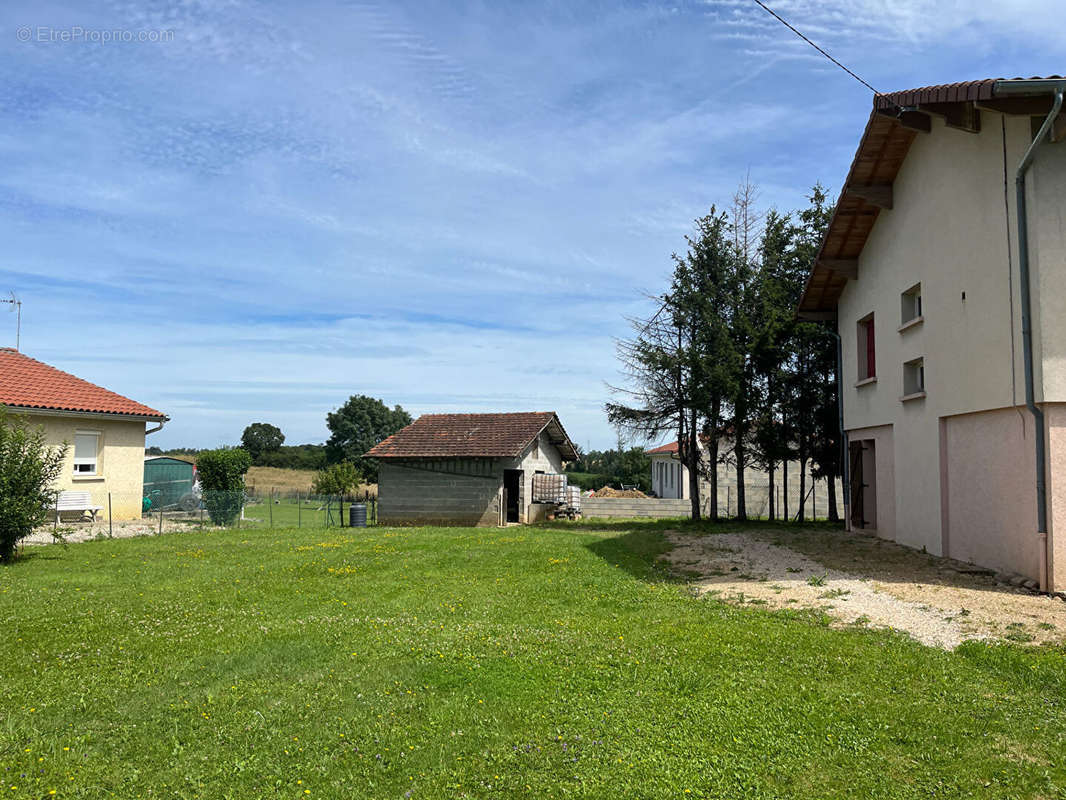 Maison à MEZERIAT