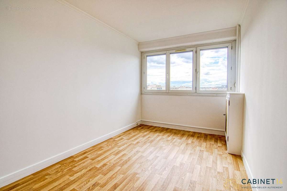 Chambre 1  - Appartement à MONTROUGE